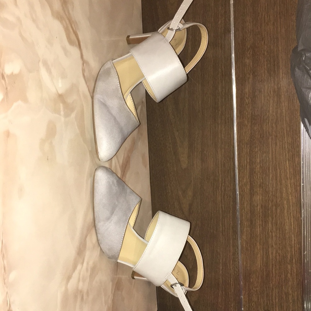 Naturalizer women’s heels size 8.suede toe with man made leather straps.